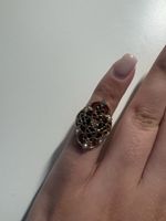 Eleganter Ring mit weissen Steinchen, schönes Schmuckstück