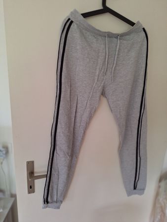 Graue Jogginghose