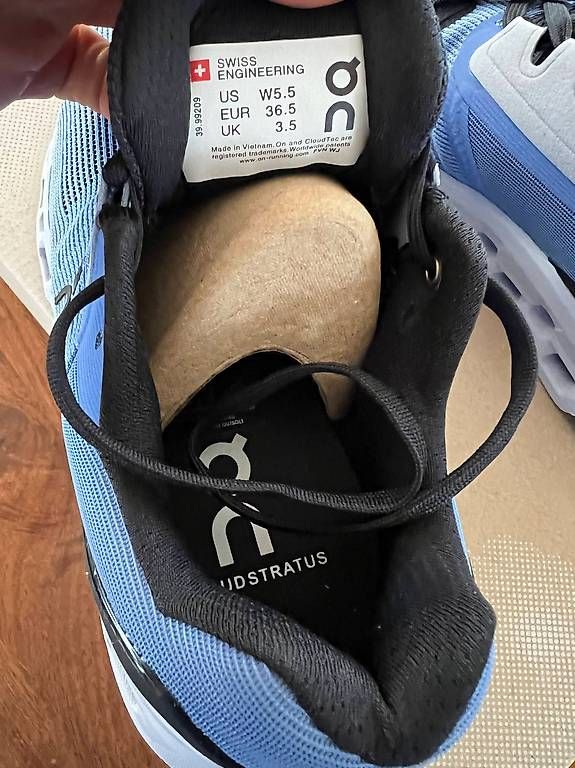 On Damenschuhe: Neue On Cloud Cloudstratus Sneakers Grösse 36.5 – Gebraucht aus Arlesheim von FS_79 3