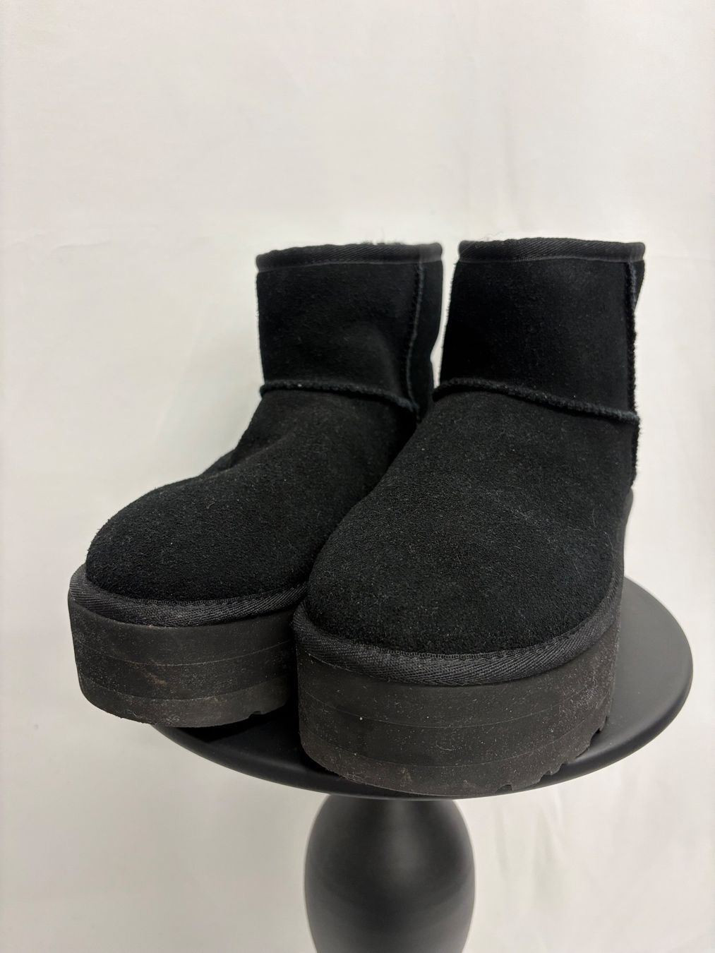 Ugg Damenschuhe: Ugg Classic Mini Platform Boots Schwarz Gr. 39 Wildleder – Neu (gemäss Beschreibung) aus Regensdorf von secondchancefashion 1