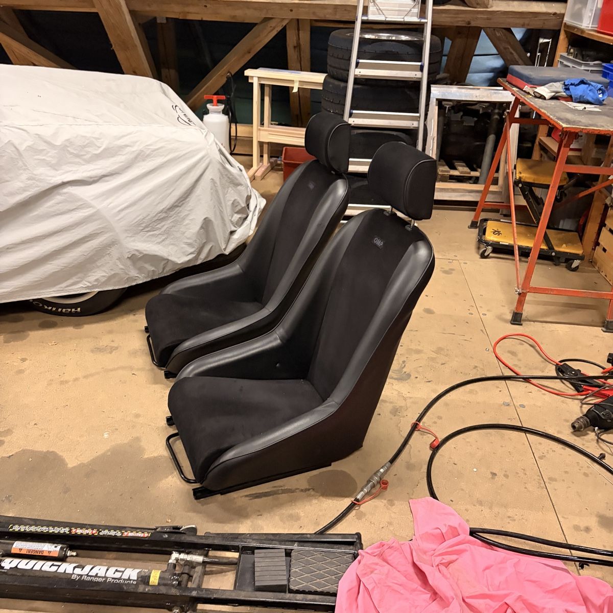OMP Tutti pezzi di ricambio auto: Klassische Schalensitze von OMP mit Kpopfstütze – Usato da Wädenswil venduto da monza69 1