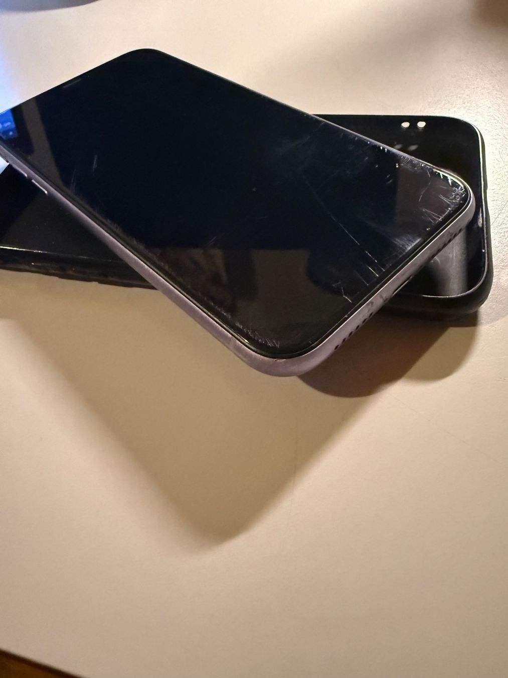 Apple Telefoni cellulari / Smartphones: iPhone 11 (64GB) Hellviolett – Usato da Tuggen venduto da Cedi_3009 1