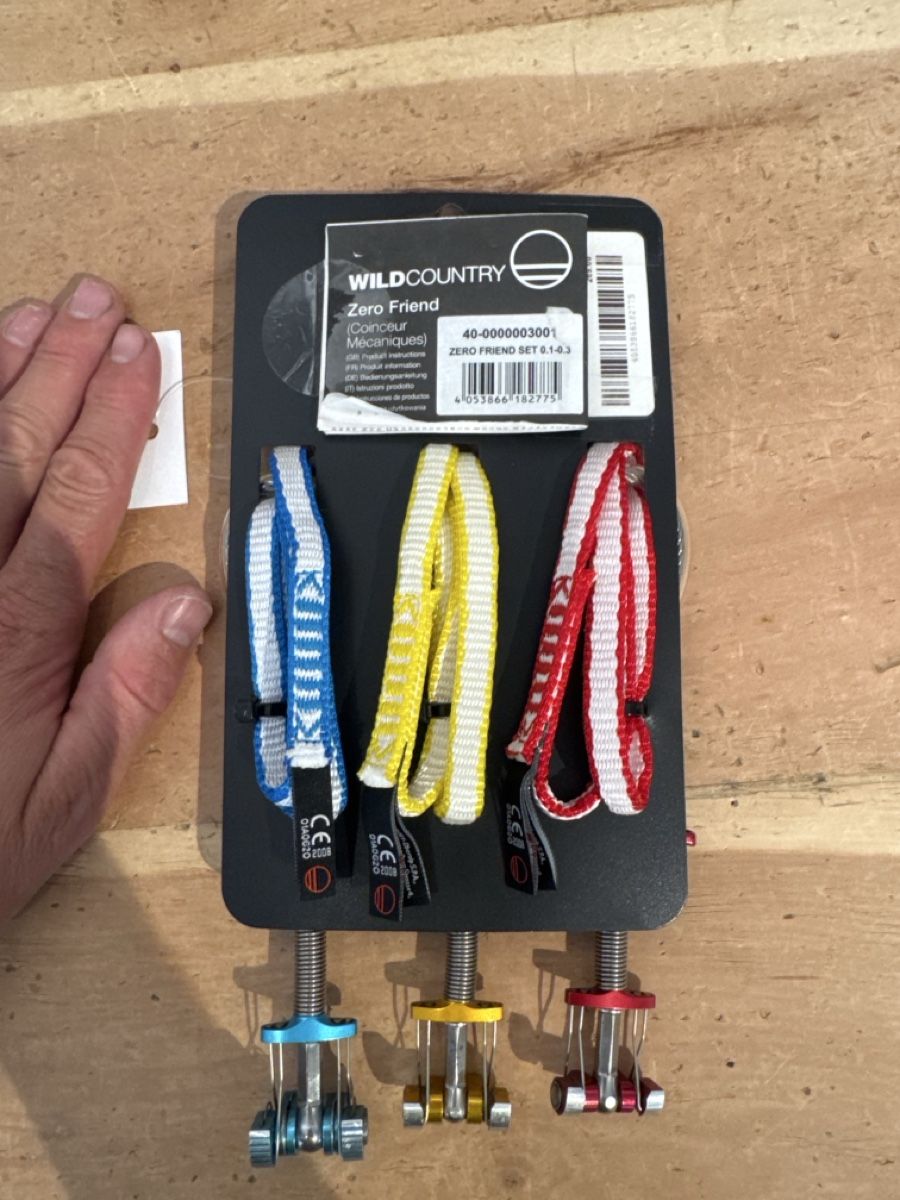 Attrezzatura da arrampicata: Wild Country Zero Friends Set 0.1-0.3 neu – Nuovo e nell'imballaggio originale da Zuoz venduto da nic_59ck 1