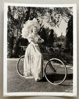 Vintage Film Still, 1930er, Velo, Rad, Sonnenschirm