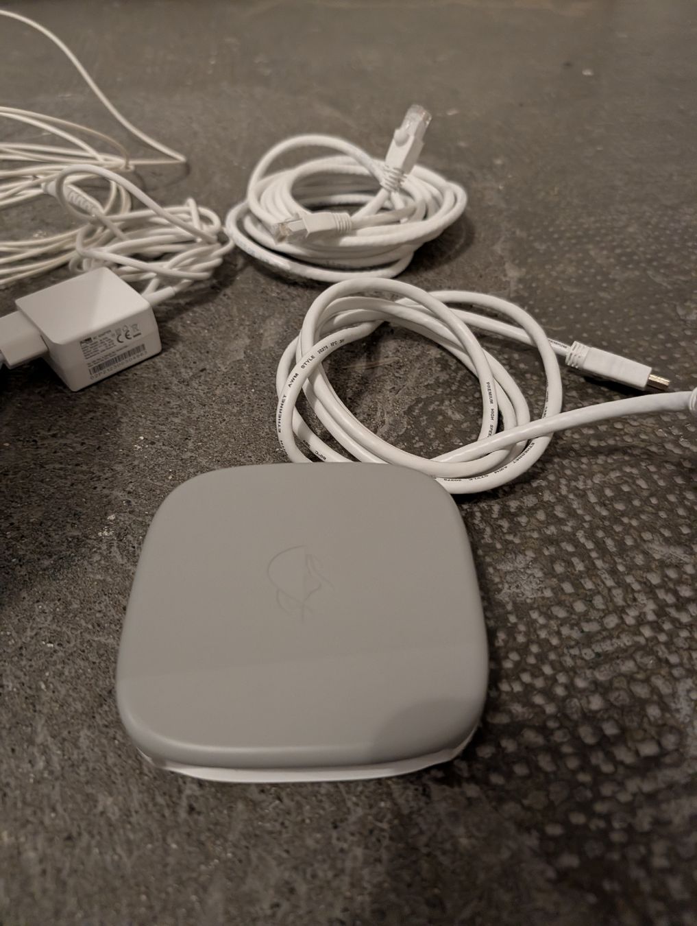Swisscom Modem & Router: Swisscom Internet-Box 4 + TV Box with Remote, Used – Usato da Zürich venduto da jor_68rp 4