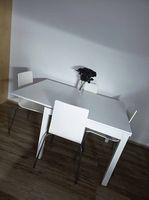 Esstisch inkl. 4 weissen IKEA Stühlen zu verkaufen