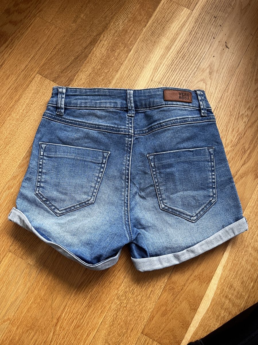 Vero Moda Jeans: Jeans Shorts gr. 32 – Usato da Zürich venduto da a.b.2025 1