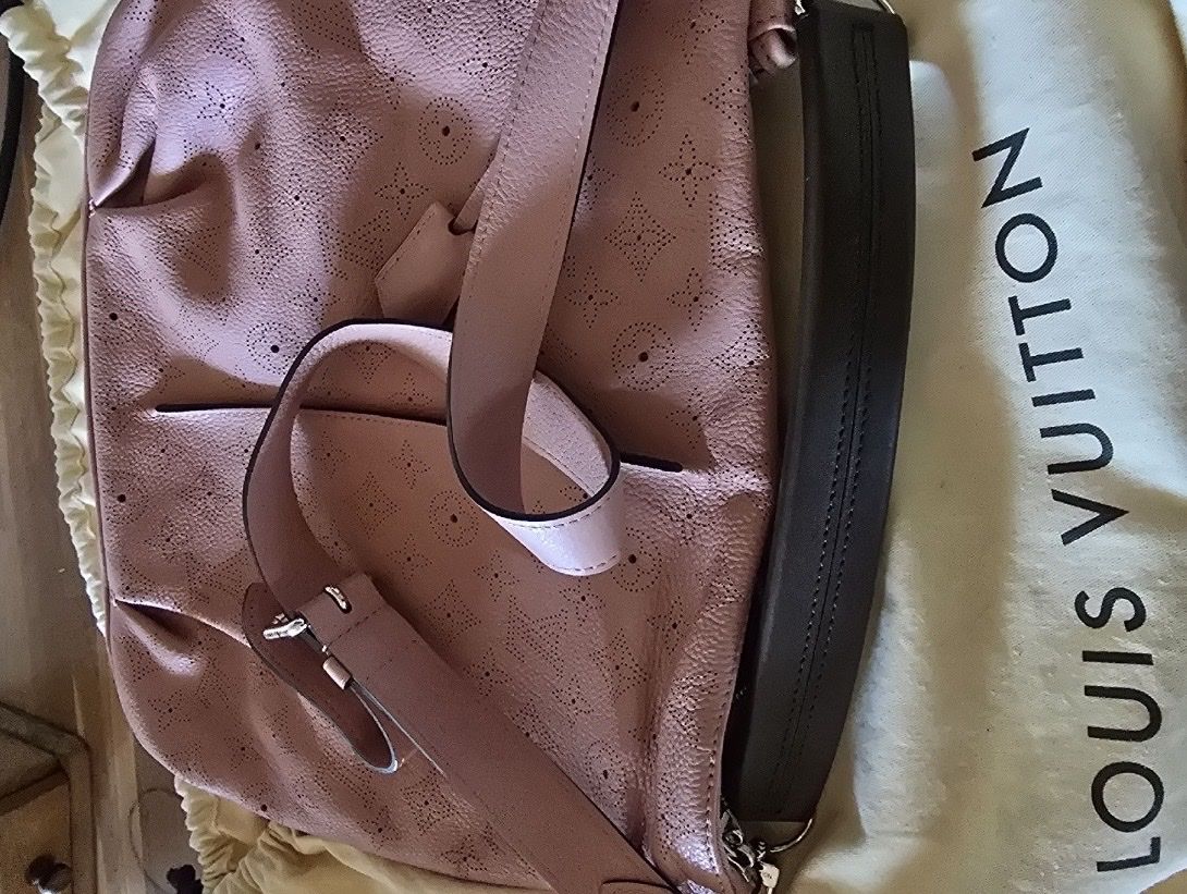 Louis Vuitton Taschen für Damen: Louis Vuitton Mahina – Gebraucht aus Murten von Lvfan4ever44 1