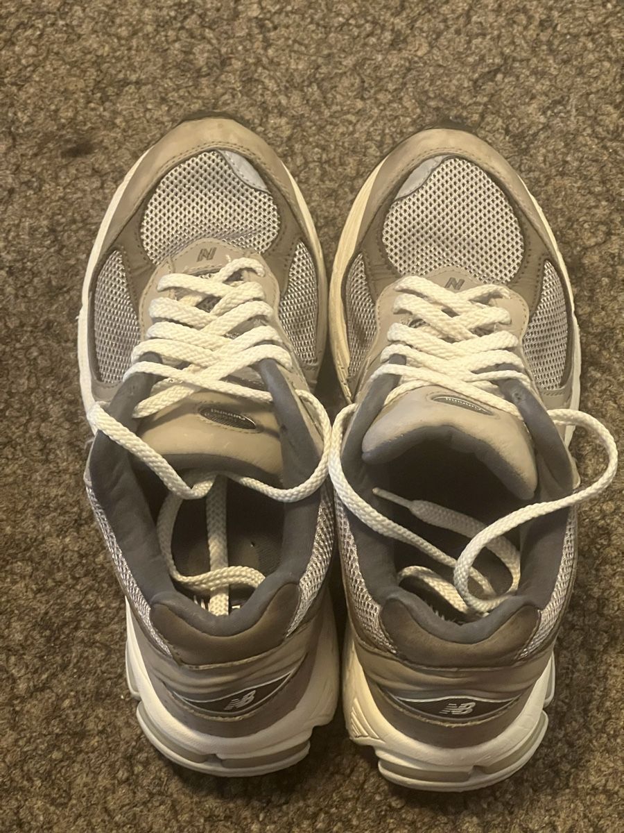 New Balance Chaussures hommes: New Balance 2002R Grey sneakers, size US7.5 – D'occasion à Bern par fen_7rn8 1