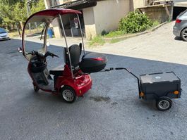 Elektro Dreirad Roller mit Anhänger rot