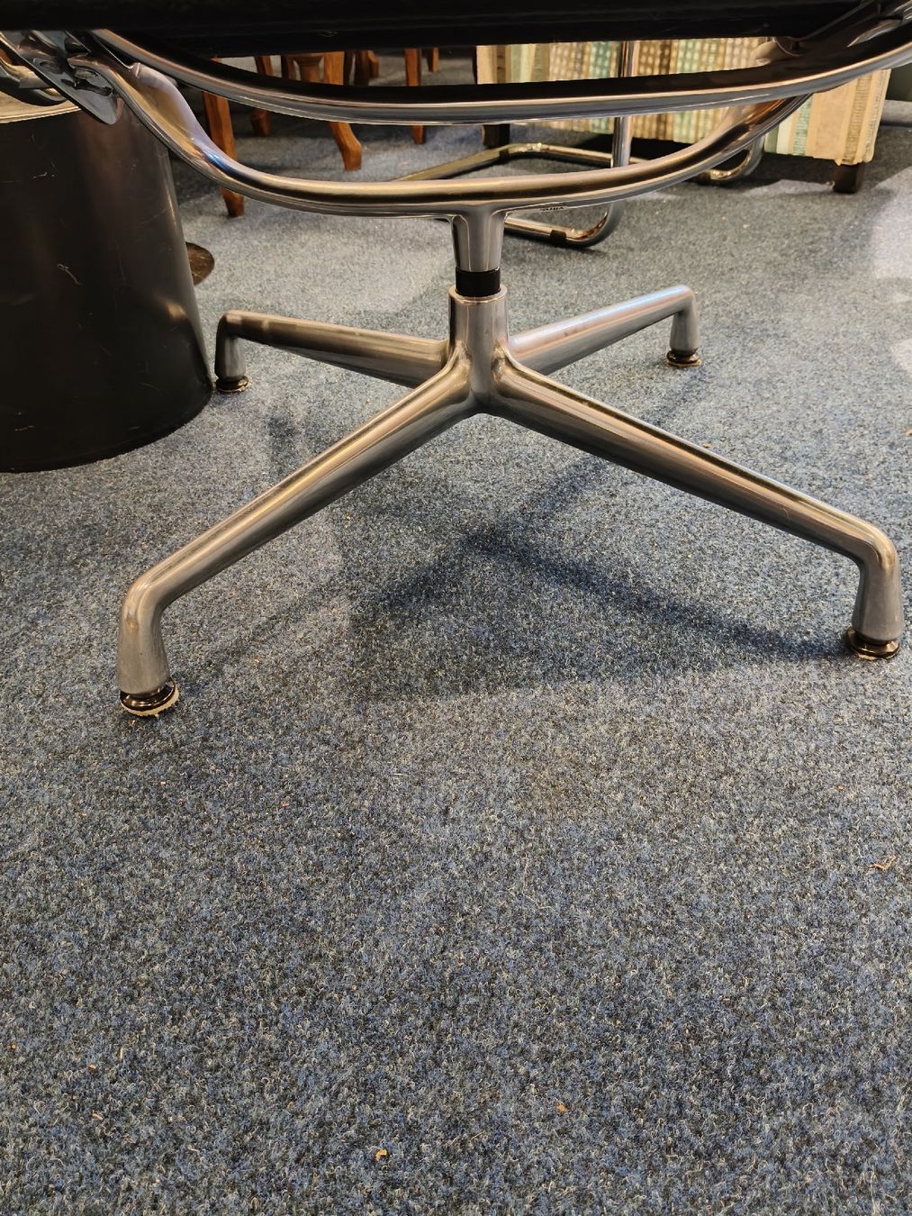 Vitra Poltrone: Vitra  Design Sessel Schwarz – Usato da Zwingen venduto da inf_2blh 5