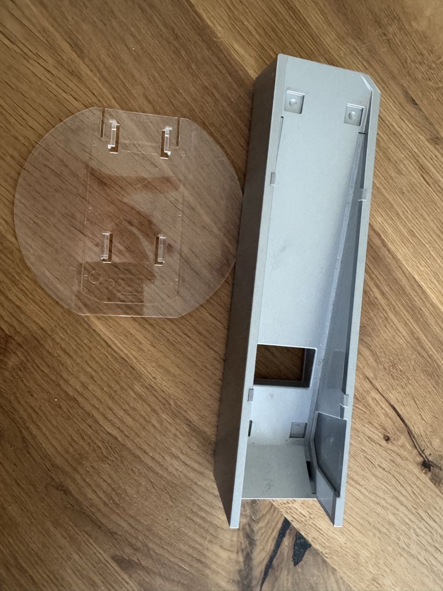 Nintendo Console: Nintendo Wii Console Stand - Silver, Great Condition! – Usato da Riehen venduto da Lord7M7