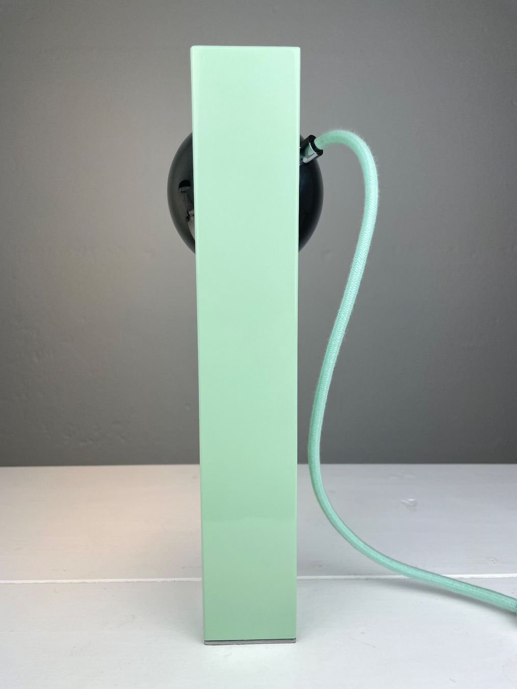 Lampade: Magnetic Eyeball Table Lamp – Usato da Genthod venduto da lightyear63 7