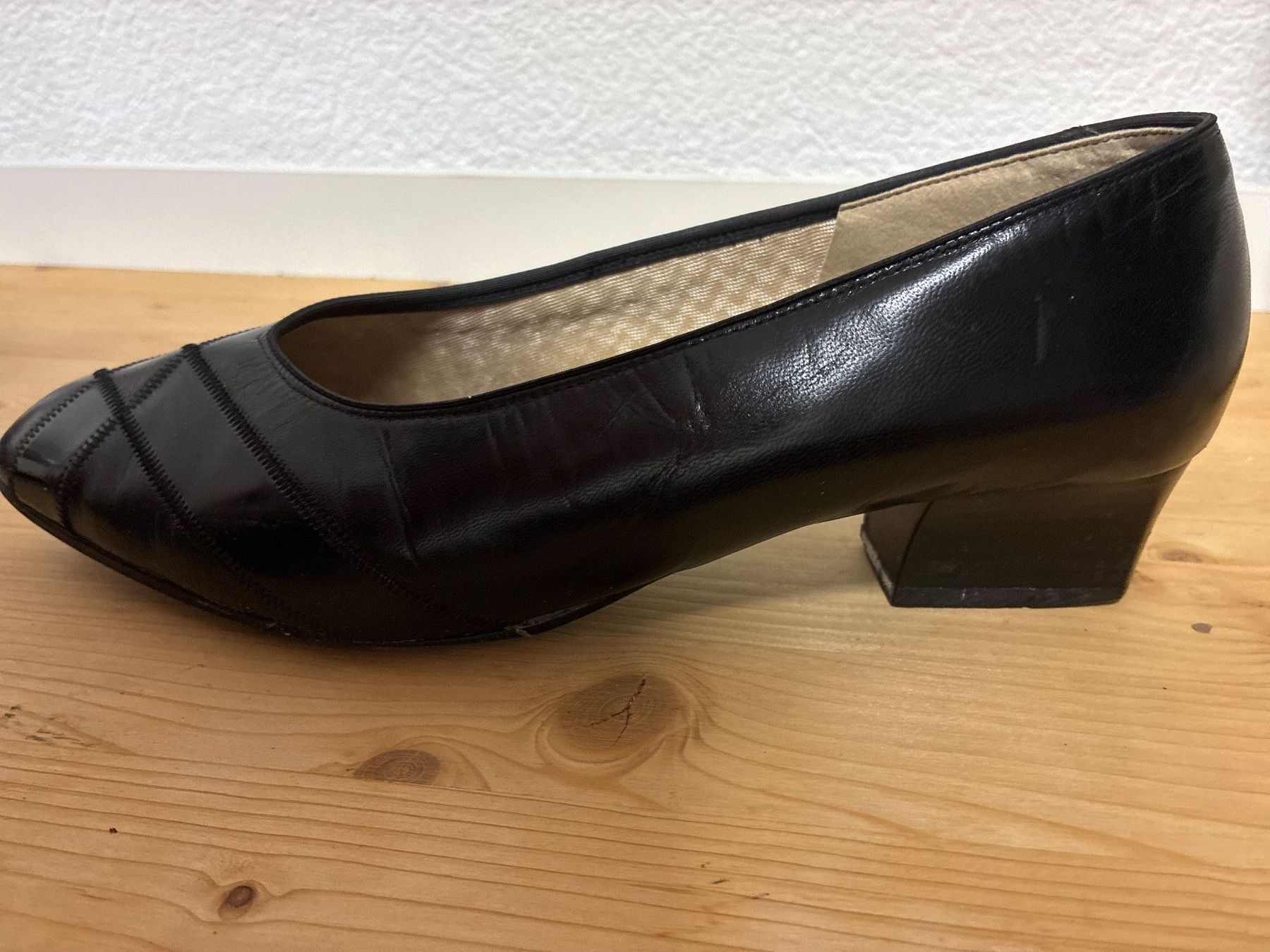 Scarpe da donna: Schwarze Damenschuhe Echtleder Gr.41, – Usato da Fehraltorf venduto da Vorhang 3