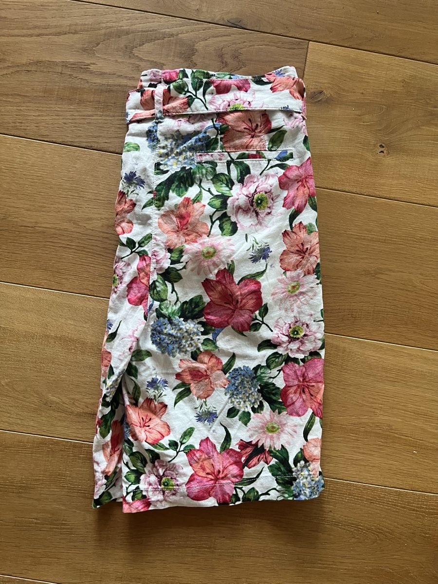 Pantalons: Damen Bermuda Blumenmuster Grösse 40 – D'occasion à Uster par Tansanit 2