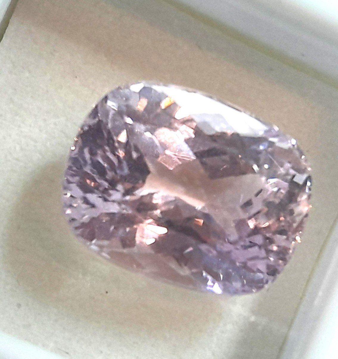 Pietre preziose: SPLENDIDE Kunzite coussin 37.73ct - CERTIF 4'510.- Fr – Nuovo (secondo la descrizione) da Grimisuat venduto da Valgem 2