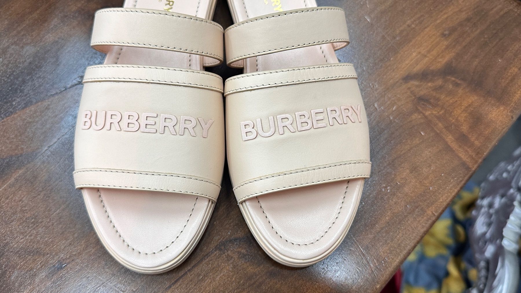 Burberry Scarpe da donna: Burberry Sandalen neu – Nuovo e nell'imballaggio originale da Lachen SZ venduto da HelvetiaLuxury 8