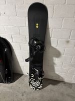 Snowboard mit Bindung schwarz weiss gebrauchter Zustand