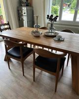 4 chaises cuir noir et bois massif noyer. Design scandinave