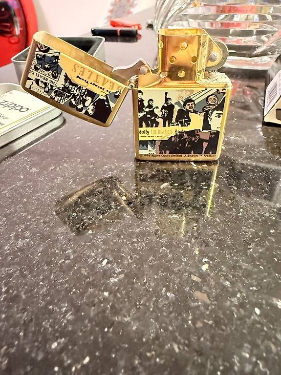 Zippo Briquets: Beatles Zippo – Neuf avec emballage d'origine à Bellach par die_8vsb 2