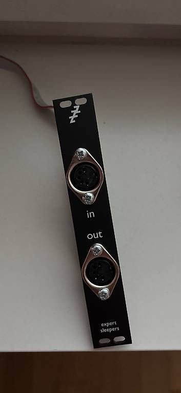 Strumenti musicali: Expert Sleepers MIDI breakout – Usato da Zürich venduto da Octane68