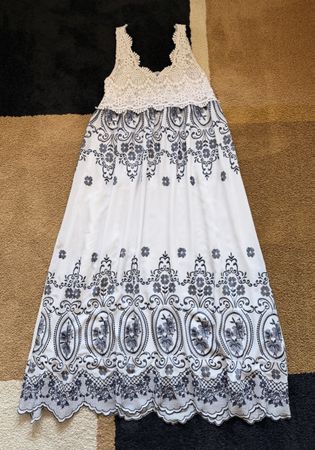 Sommerliches Maxikleid mit Spitze, Grösse XL, Top Zustand!