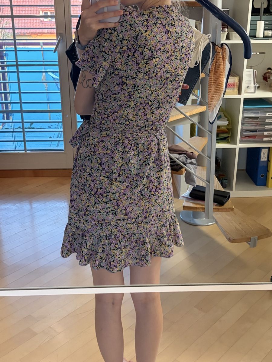 Only Vestiti: ONLY farbiges Wickelkleid, Grösse 36 – Usato da Volketswil venduto da yar_c9dx 1