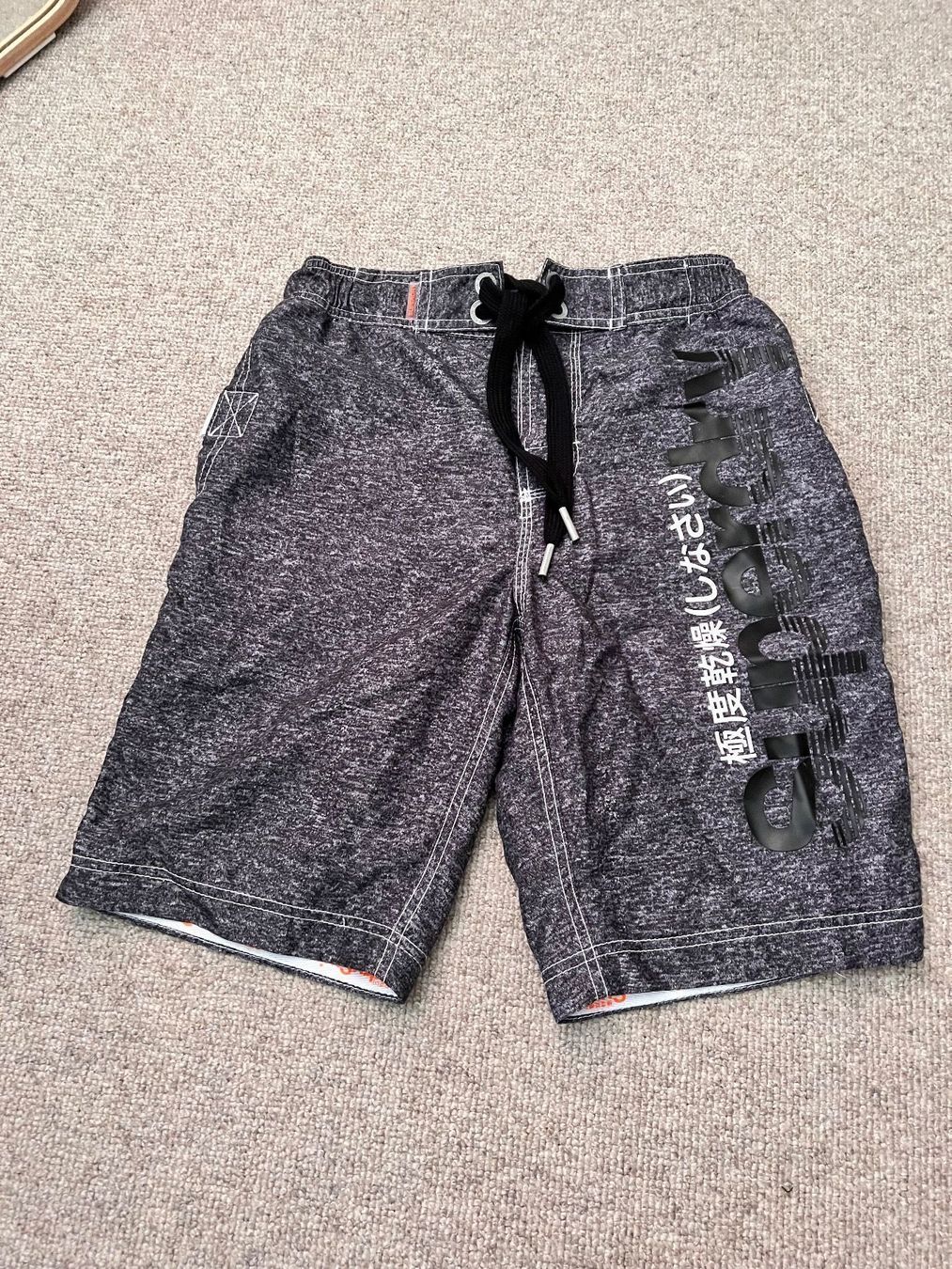 Superdry Pantaloni: Badeshorts von Superdry – Usato da Cham venduto da carmenblacky