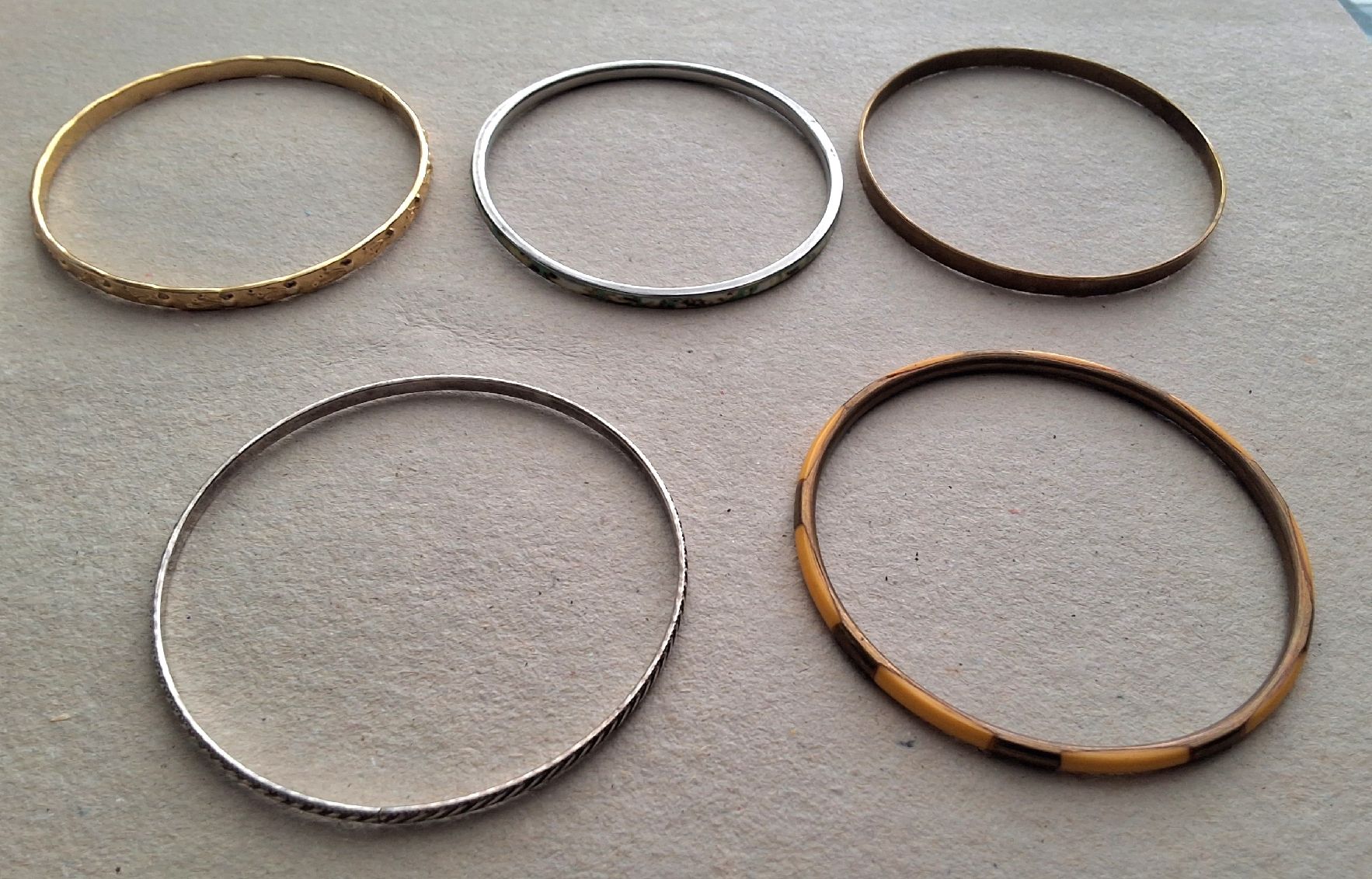 Bracciali & Braccialetti: 5 schmale Armreife – Usato da Oftringen venduto da Waltereg 1