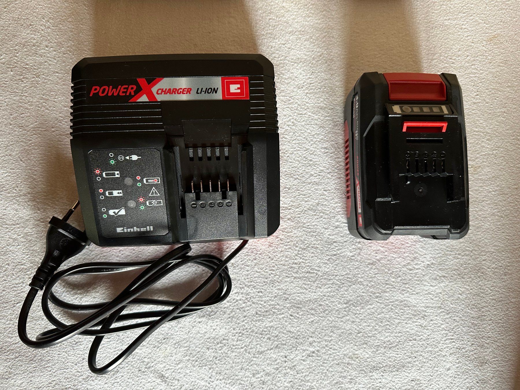 Einhell Caricatori & Batterie: Chargeur Einhell avec 1 batterie – Usato da Ste-Croix venduto da mjmg