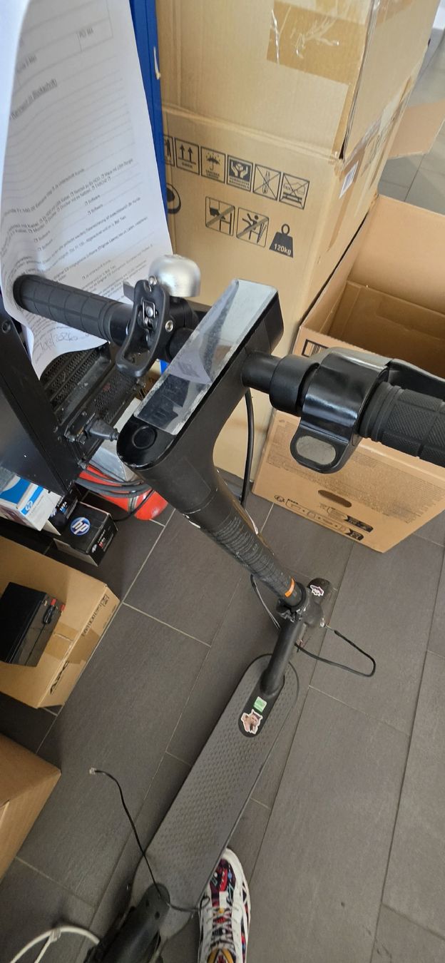 Xiaomi Kickboard: Xiaomi E-Scooter Pro 1S defekt – Défectueux à Liestal par Schnaeppli4410 2
