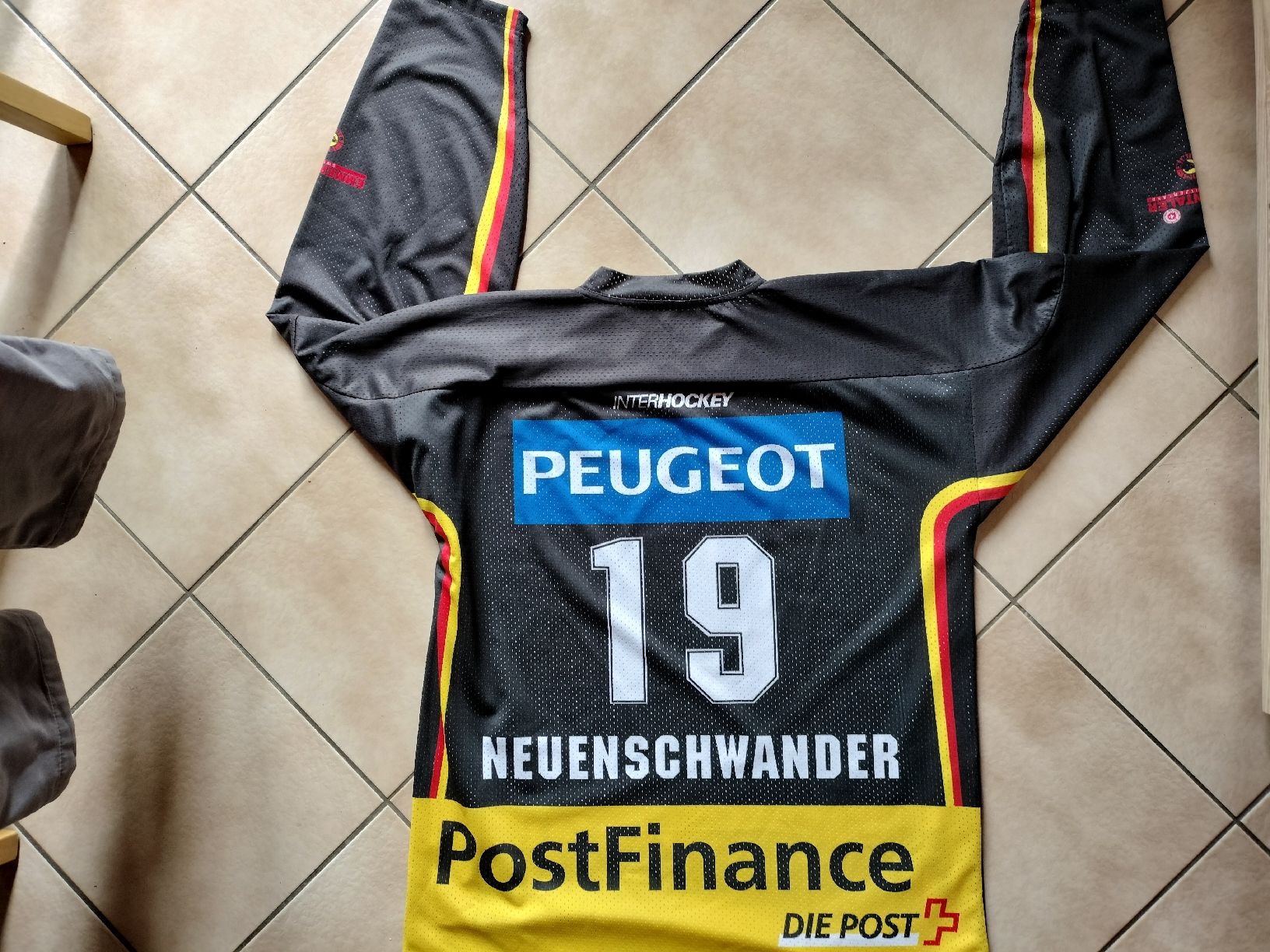 Canottiere & Pantaloni: Zwei SC Bern SCB Trikot in einem – Nuovo (secondo la descrizione) da Schwanden Sigrisw venduto da Wibe81 3