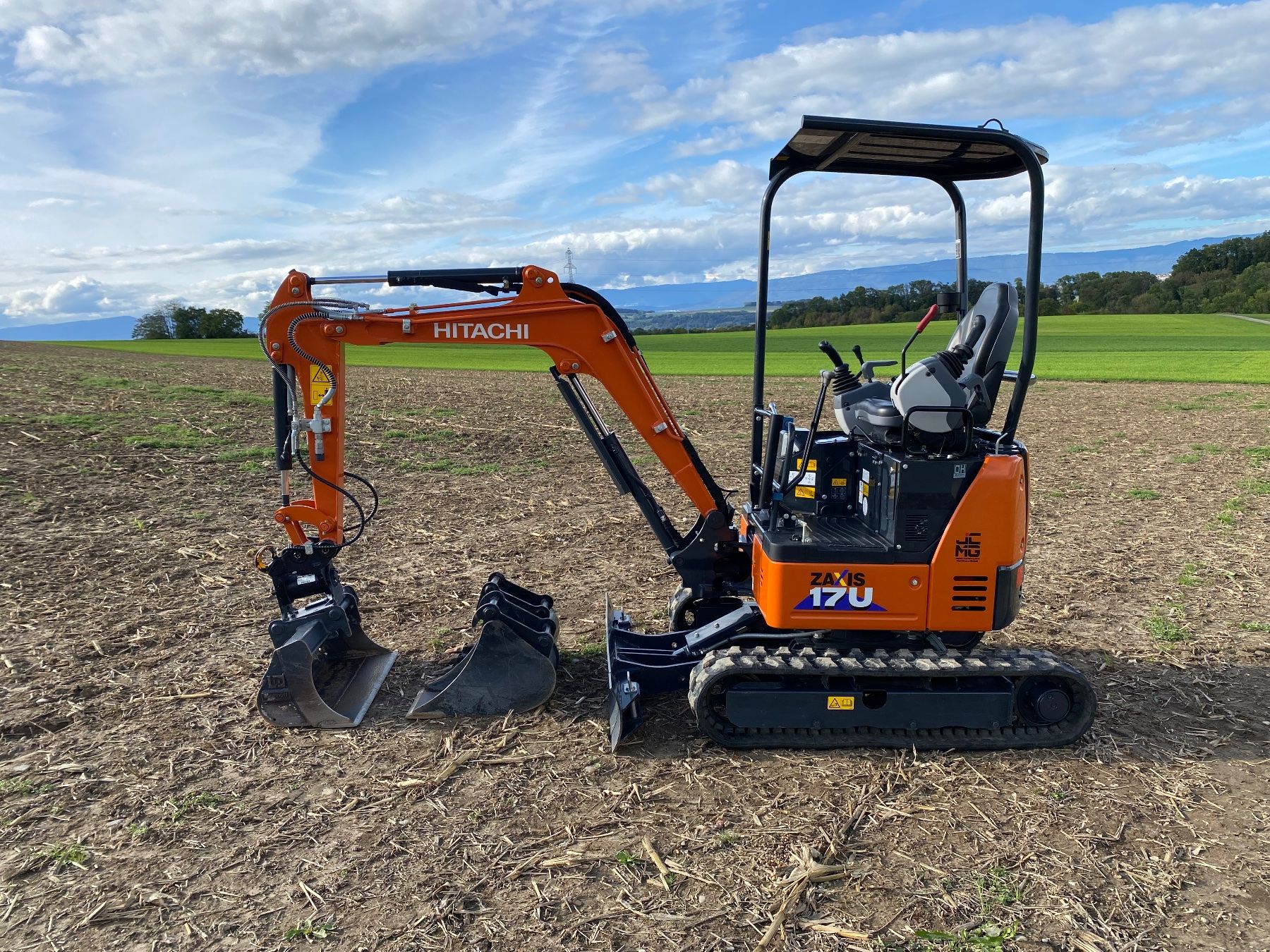 Hitachi Bagger: Bagger Hitachi ZX17U-6 – Gebraucht aus Courgevaux von