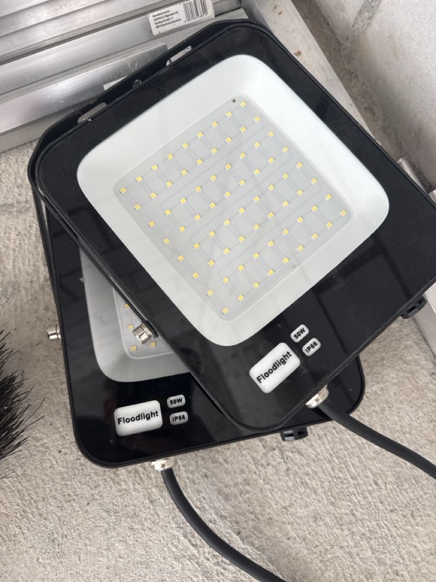 Lustres & lampes de plafonds: 2x LED Flutlichter – D'occasion à Wilderswil par Timfrey2000