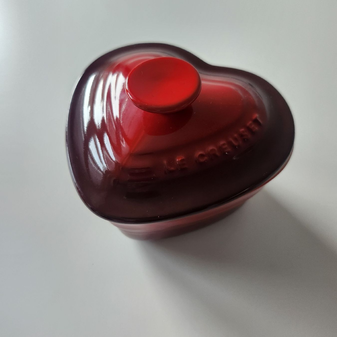 Le Creuset Töpfe: Le Creuset red heart shaped mini cocotte – Gebraucht aus Klingnau von Kikk