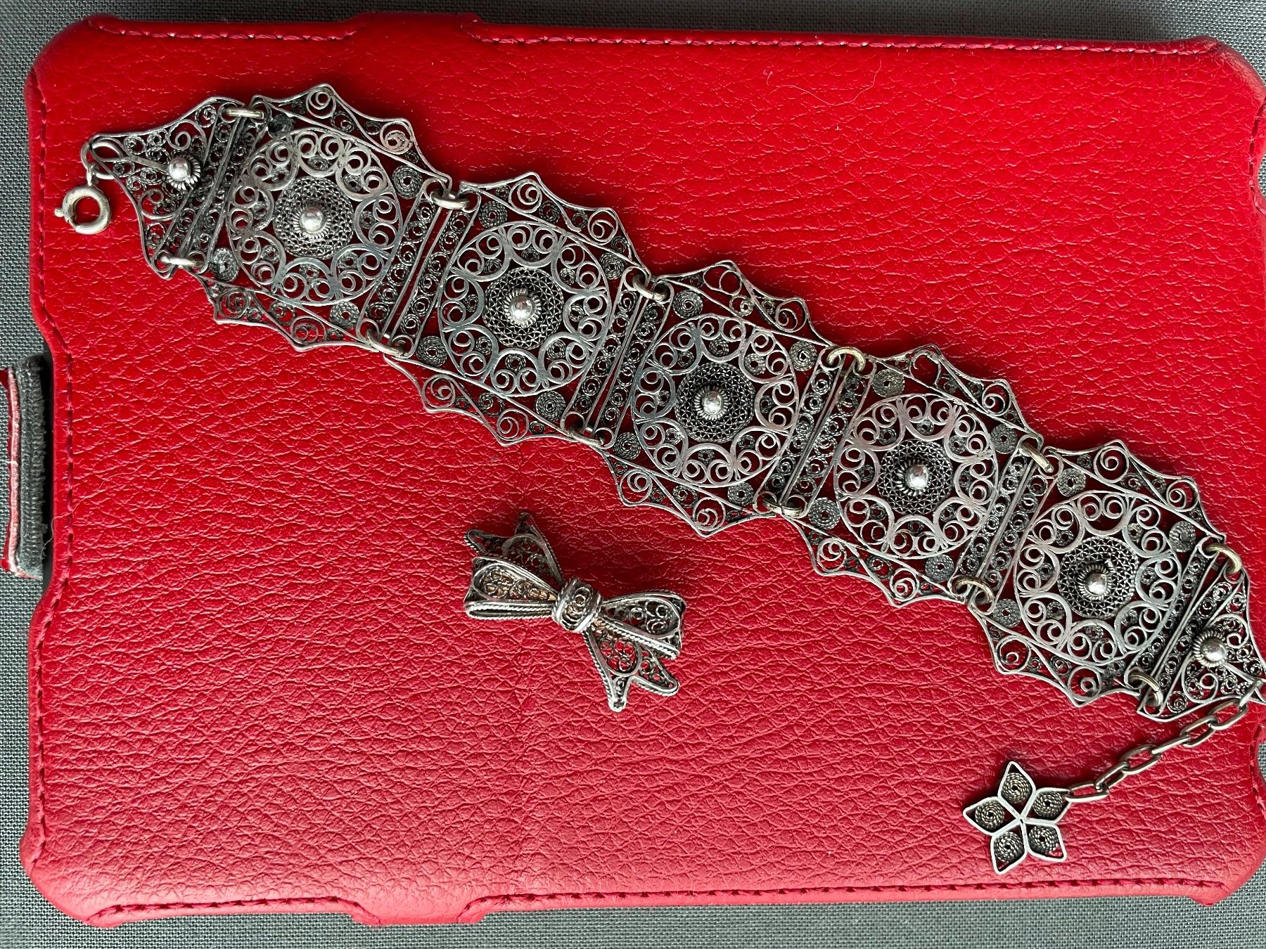Bracciali & Braccialetti: Silber Armband und Brosche, Filigran, antik? – Usato da Winterthur venduto da Myrtillus