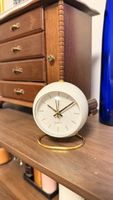Kleiner Wecker rund in Weiss mit Gold Farb