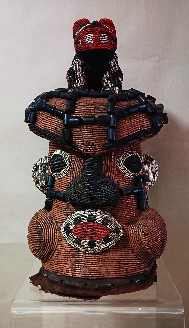 Internationale Kunst: Afrikanische Cameroun Bambili – Gebraucht aus Vuiteboeuf von deux-matous