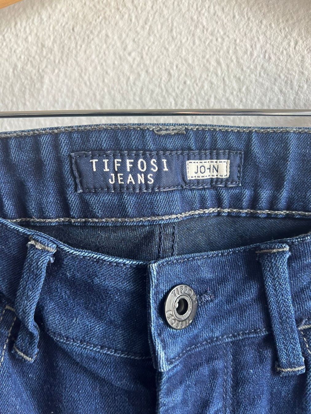 Pantaloni: Tiffosi Jeans – Usato da Lupfig venduto da Pluribus 2