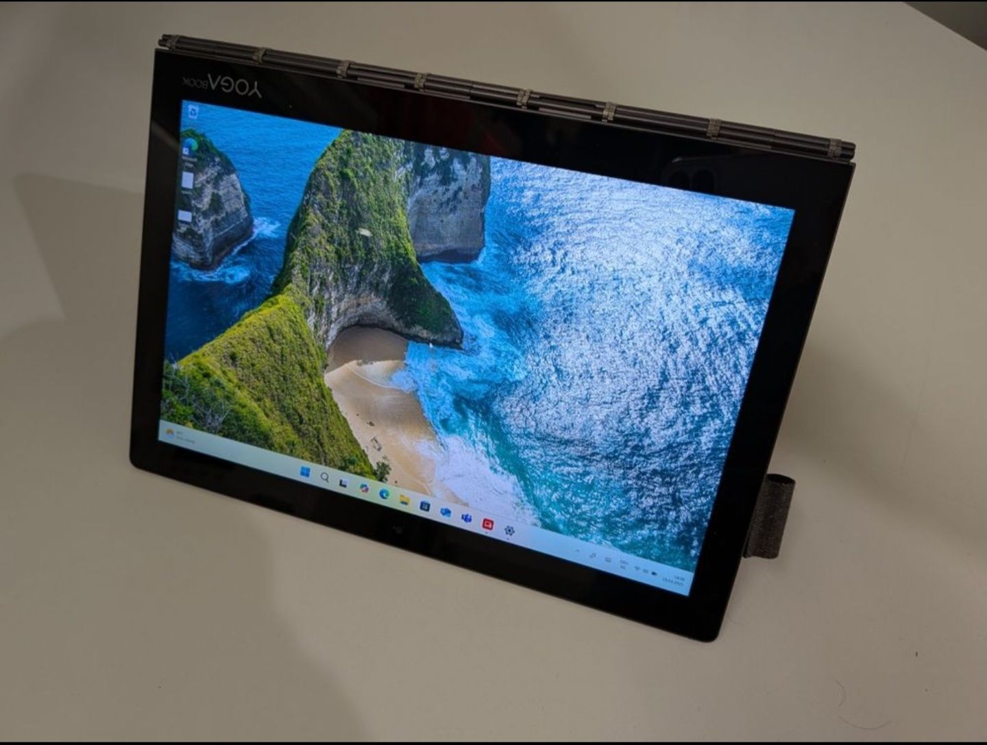 Lenovo Notebook: Lenovo Yoga Book C930, Notebook, Tablet, E-Book-Reader – Usato da Stansstad venduto da alp_7hfk 4