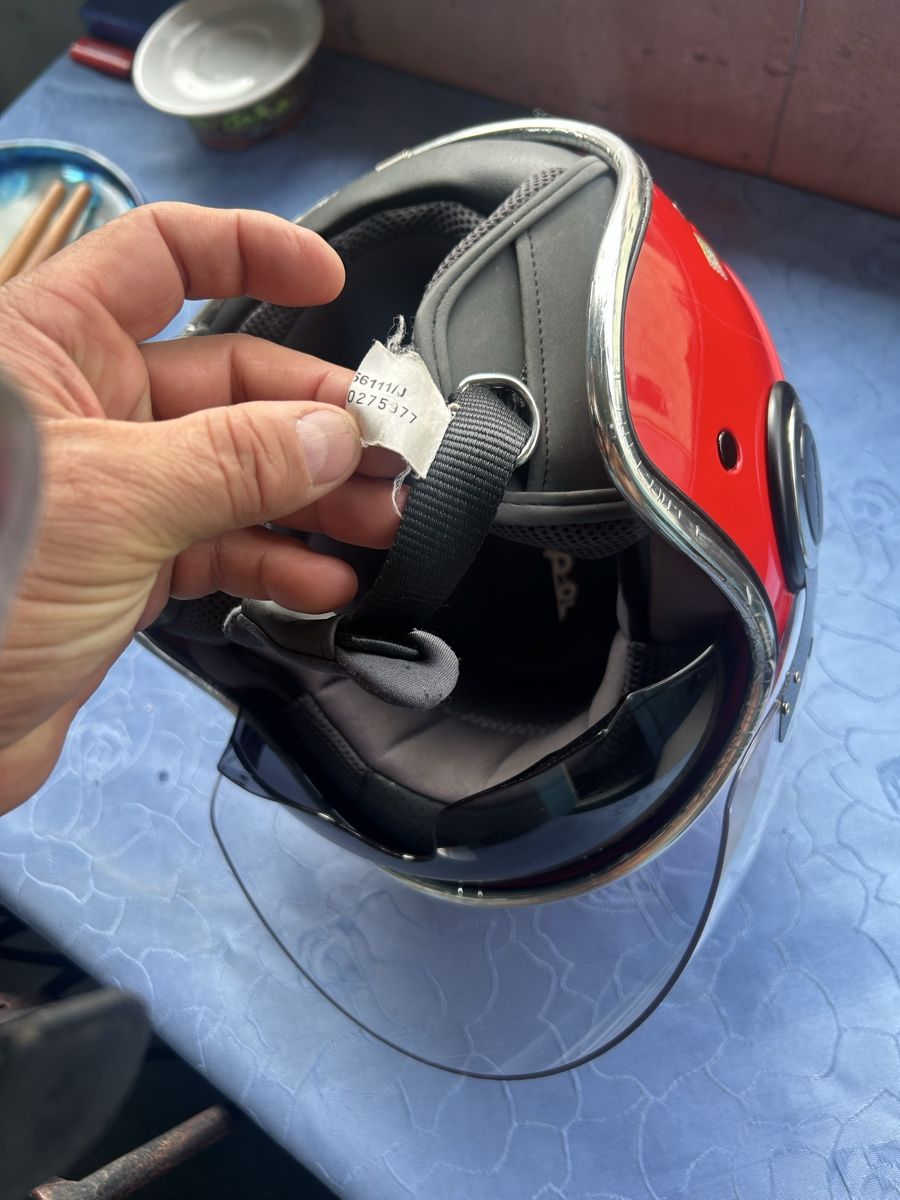 Vespa Caschi & visiere: Helm vespa – Usato da Basel venduto da Krisztina.na 3