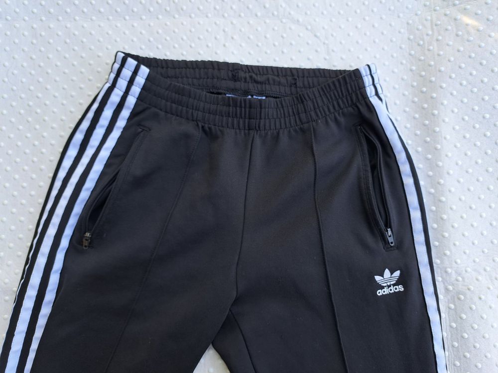 Adidas Pantaloni: Schwarze Adidas Trainerhose Gr. S – Usato da Gysenstein venduto da joshuas81 1