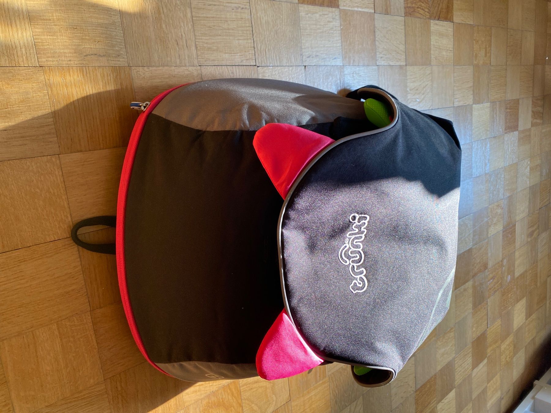 Trunki Seggiolini per auto: Trunki Sitzerhöhung BoostApak und Rucksack – Usato da Basel venduto da chelinliew