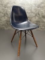 Stuhl Herman Miller Eames Fiberglas Side Chair DSW Navy Blue