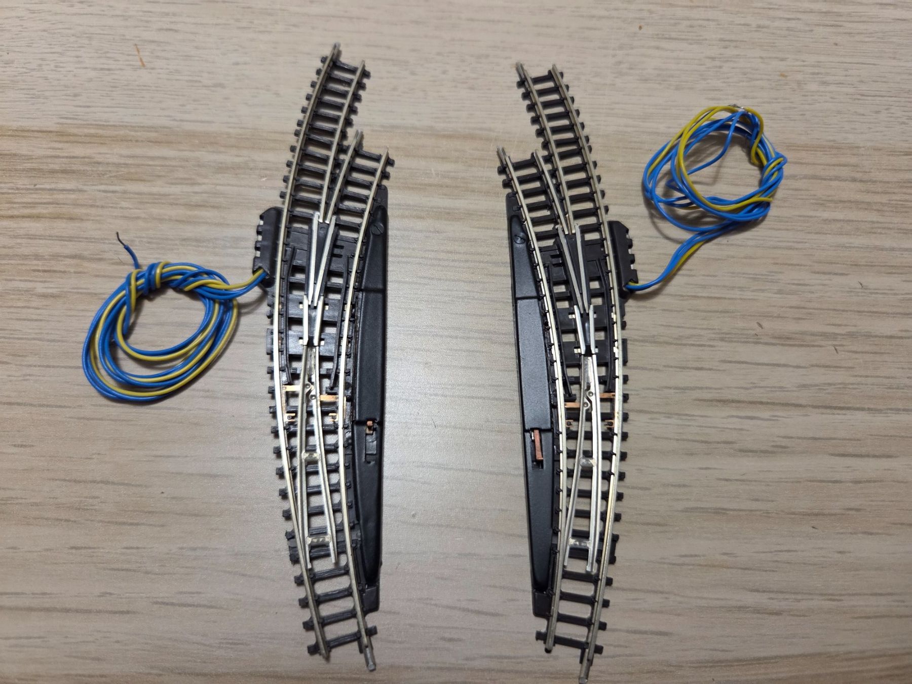 Märklin Modellini di ferrovie: Märklin 8567 Bogenweichenpaar Z (3) – Usato da St-Aubin-Sauges venduto da Lo_Go