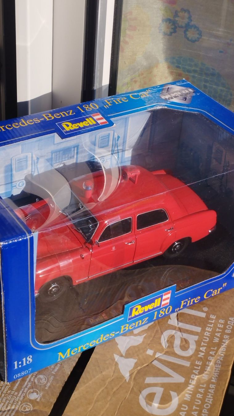 Revell Modellini d'auto: Mercedes-Benz 180 Fire Car – Usato da Chur venduto da oriori 1