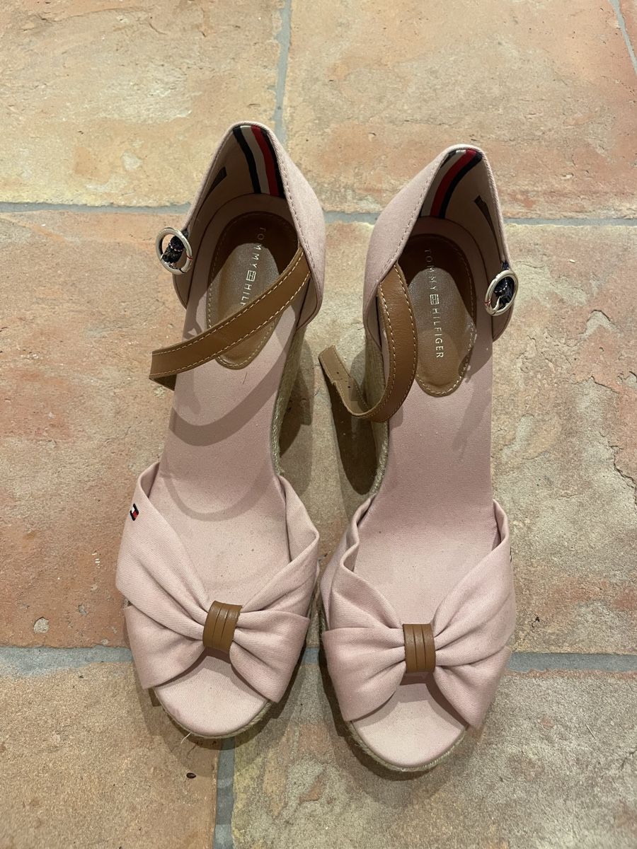 Tommy Hilfiger Damenschuhe: Keilsandaletten Tommy Hilfiger 40 – Gebraucht aus Rorbas von erdbeeri91