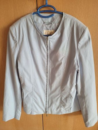 hellblauer Damenblazer gefüttert, leicht glänzend
