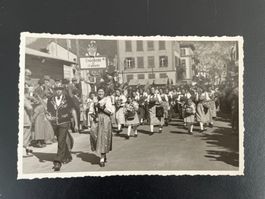 Foto-AK Trachtelüüt vo Hoftere (Hochdorf), Umzug