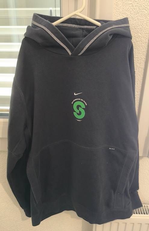 Maglioni & Felpe: Nike Kapuzenpullover Salésienne de Paris - Größe L  – Usato da Pully venduto da vir_58dk